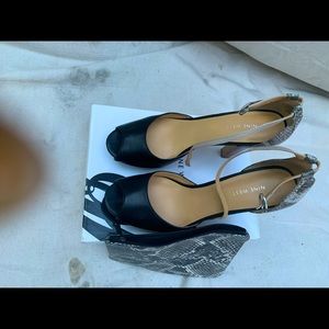 Python print leather shoe and small tote